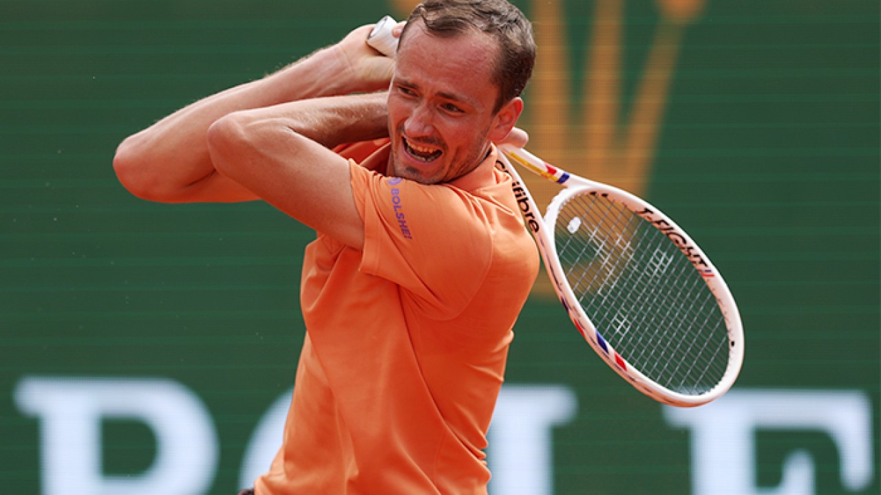 Ракеткасын тас-талқан еткен ресейлік теннисшіге қомақты айыппұл салынды