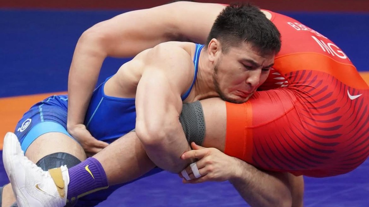 Бішкектегі бәсеке: Қос қазақстандық балуан Азия чемпионатының жартылай финалына шықты